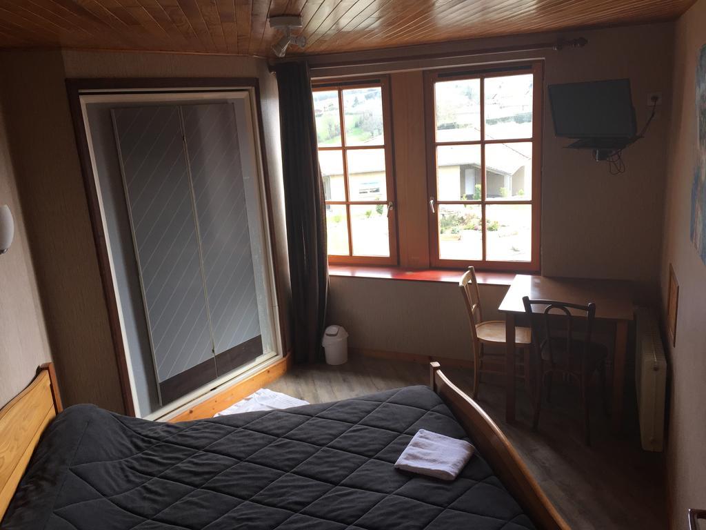 Hotel Saint Pierre Les Sauvages  Ngoại thất bức ảnh
