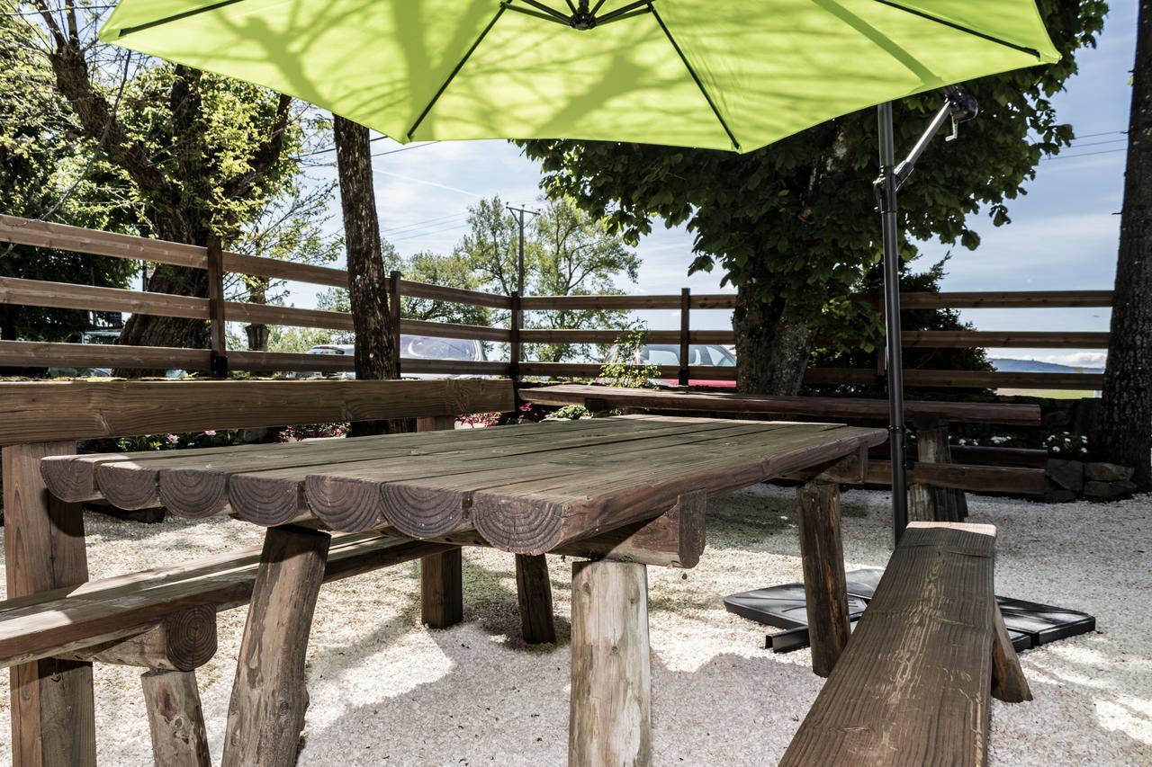 Hotel Saint Pierre Les Sauvages  Ngoại thất bức ảnh